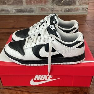 Nike dunk low reverse panda men’s size 8